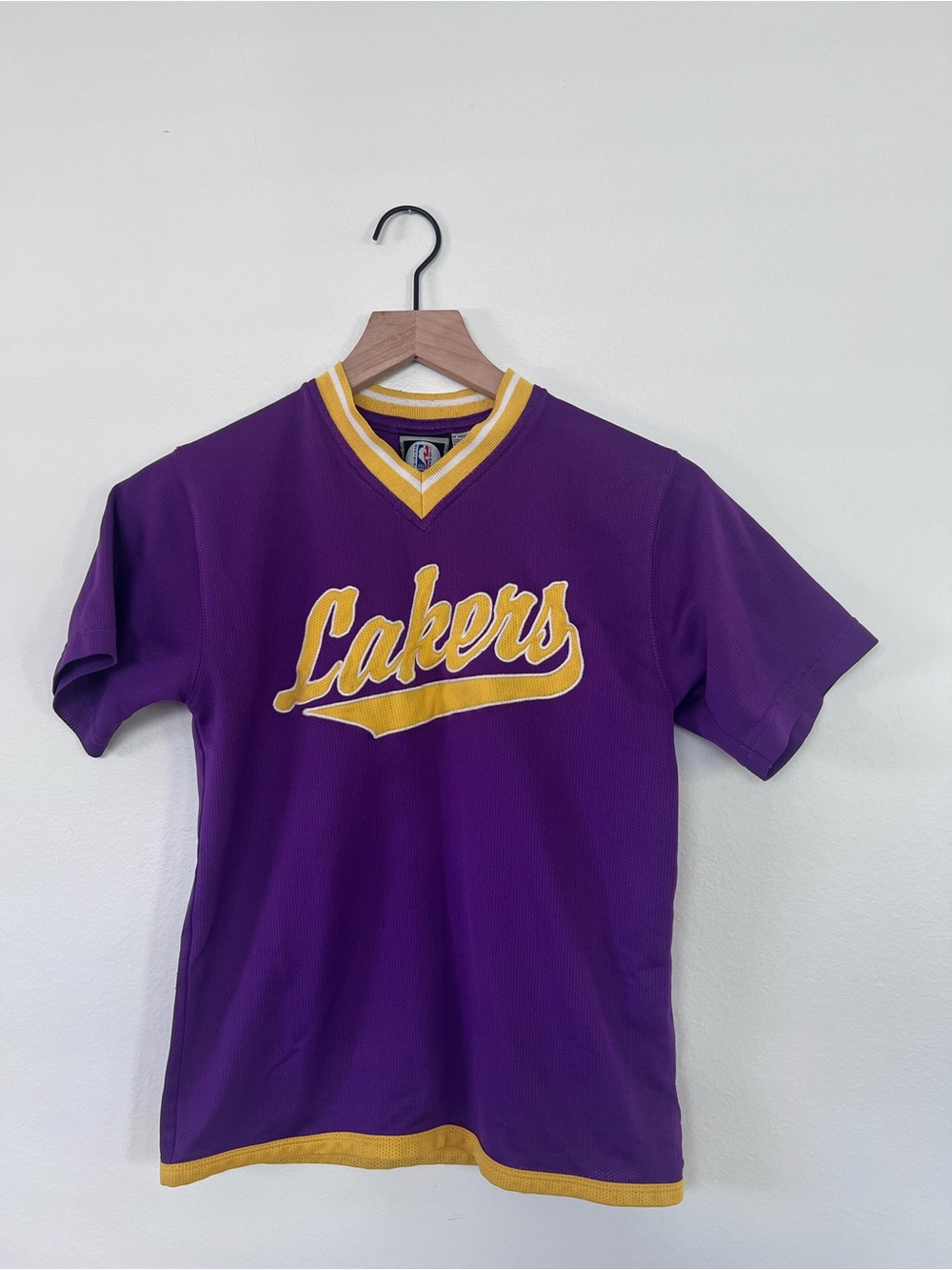 Youth Vintage Lakers NBA Script V-Neck Jersey Tee Genuine Stuff NBA - (M 10-12)